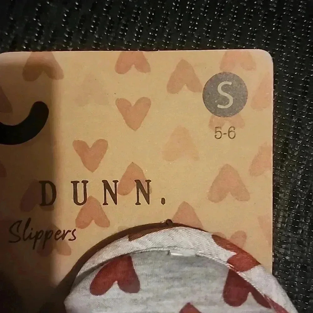 RAE DUNN WOMEN'S SLIPPERS HEART PRINT SOFT GRAY SIZE S 5-6 - Picture 2 of 4